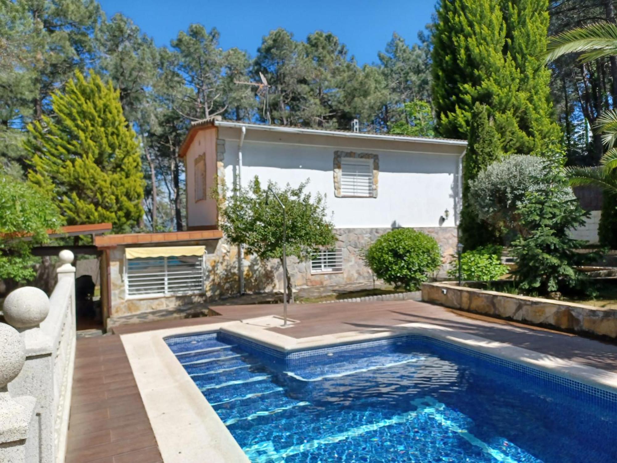 Bonita Casa En El Bosque - * El Tiemblo